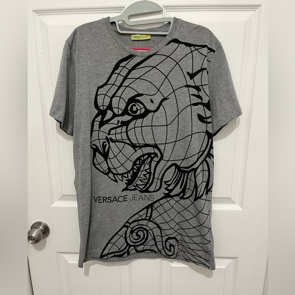 AUTHENTIC  NWOT VERSACE JEANS GREY TIGER T-SHIRT  SIZE L - Picture 1 of 8